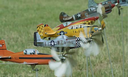 gardenfighters-flugzeug-gartendekoration