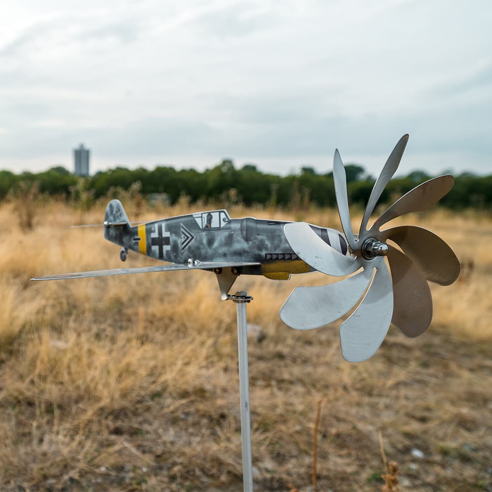 messerschmitt-dekoration-fuer-den-garten