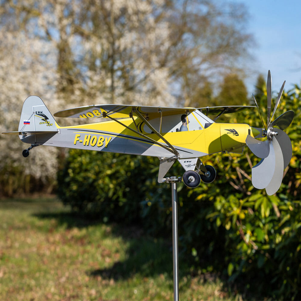 Windradflieger Piper PA-8 als Gartendeko